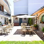 Hotel Rose Garden