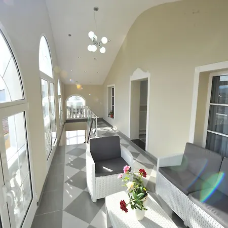 Rose Garden Hotel 3*