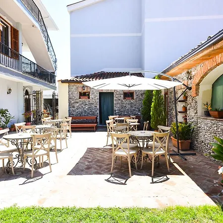 Hotel Rose Garden