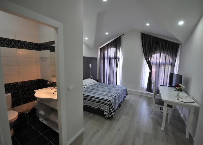 Rose Garden Hotel 3*