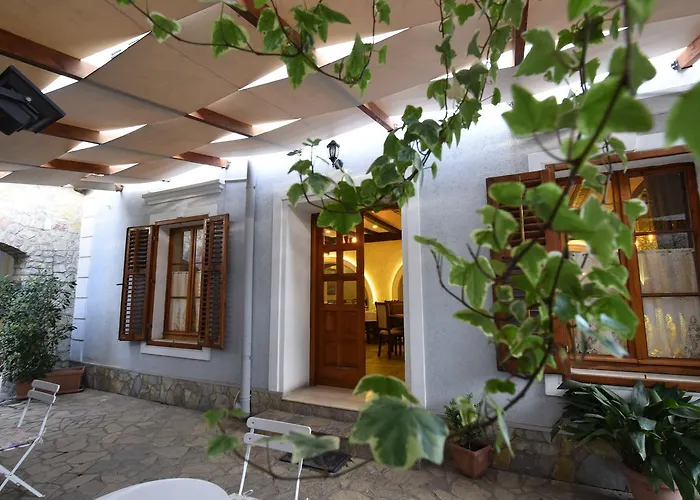 Hotel Rose Garden 3*