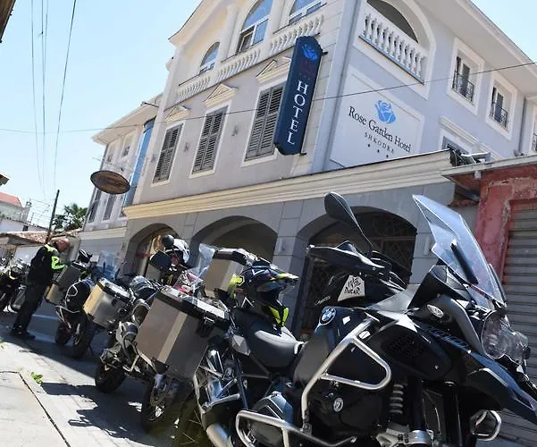 Hotel Rose Garden 3*