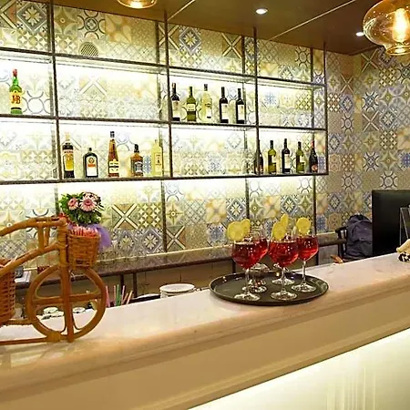 Hotel Rose Garden 3*
