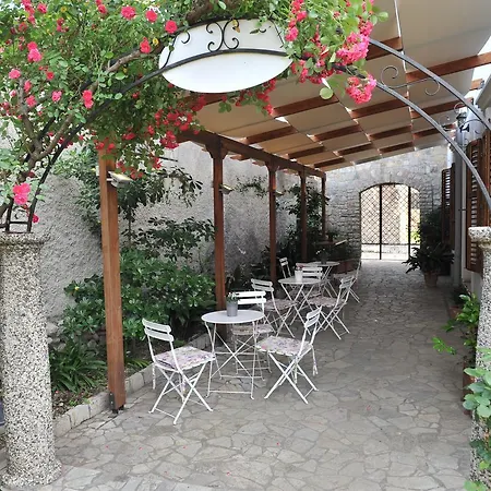 Hotel Rose Garden