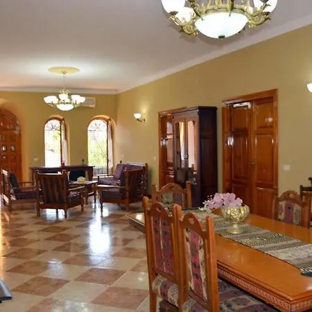 Rose Garden Hotel