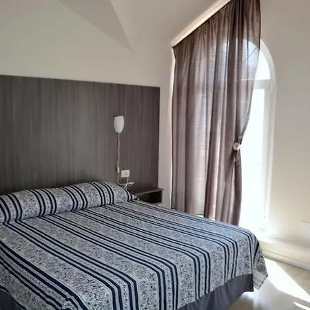 Rose Garden Hotel